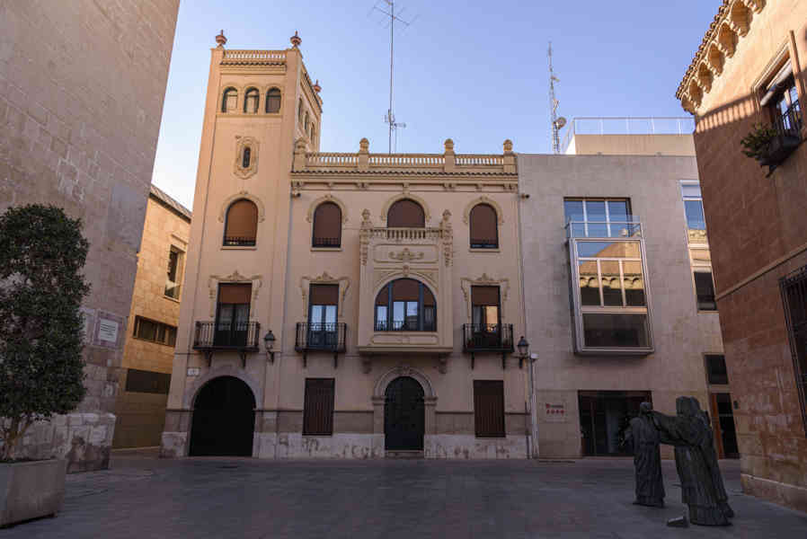 Alicante - Elche 51 - plaza de Santa Isabel.jpg